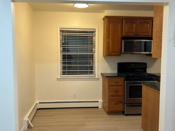 576 Avenue East image 12 of 14