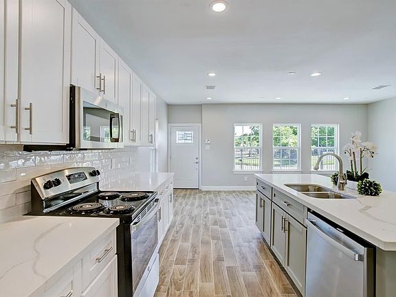 5th image of 3833 McKinley St #B