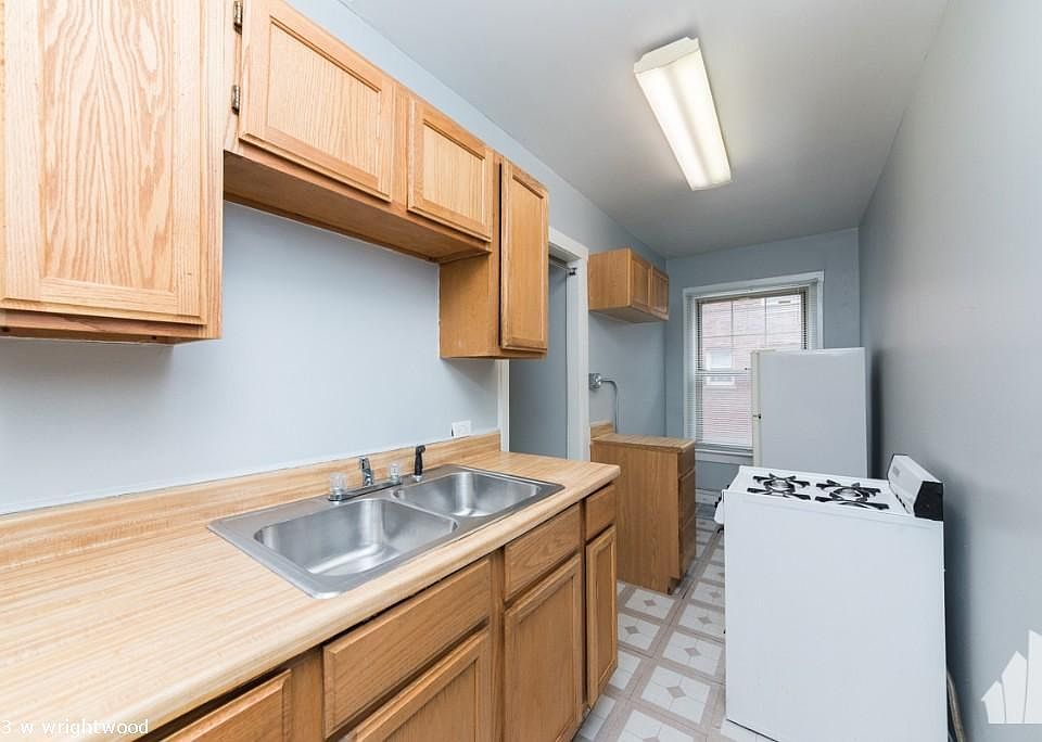 1st image of 3263 W Wrightwood Ave #1517