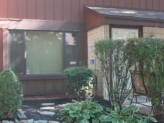 2nd image of 49 Belmar Dr W