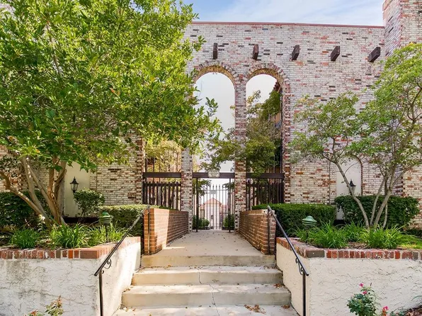 5011 Walnut St APT A, Kansas City, MO 64112