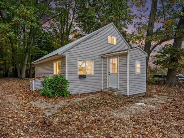 10021 S Mason Dr, Grant, MI 49327