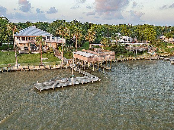 3rd image of 2626 Bay Oaks Harbor Dr