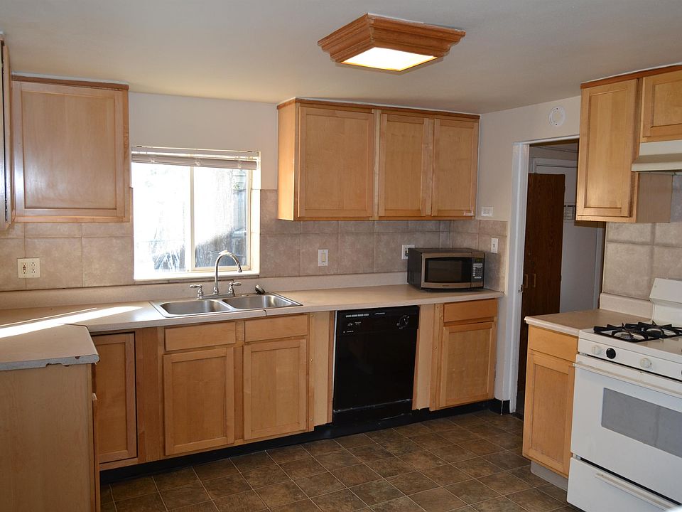 1st image of 4090 W 10th Ave