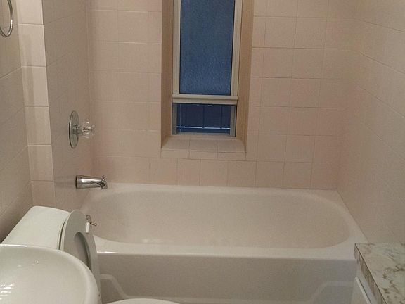 4th image of 1108 N Hermitage Ave APT 2R