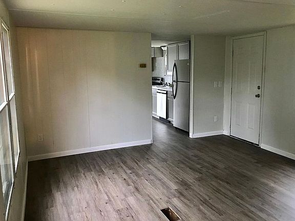 4th image of 103 Arlington Dr #103