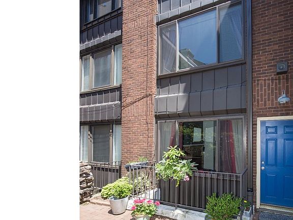 3rd image of 304 Lombard St Rear C