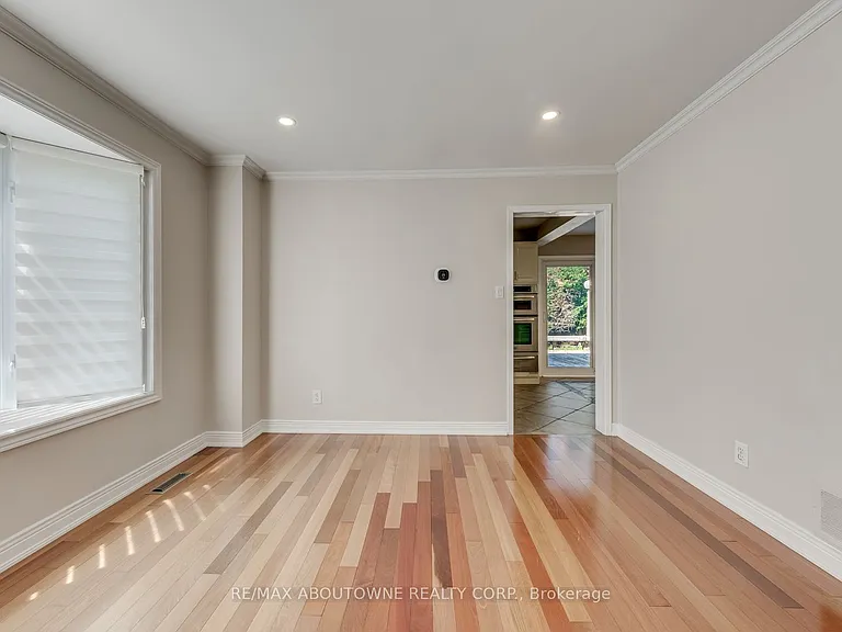 1124 Notley Cres — Photo 10