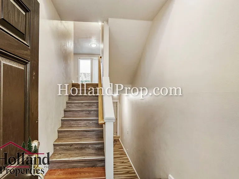 248 NW Prescott Pl — Photo 3
