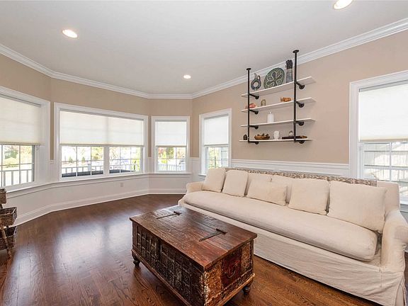 3rd image of 52 Avenue B