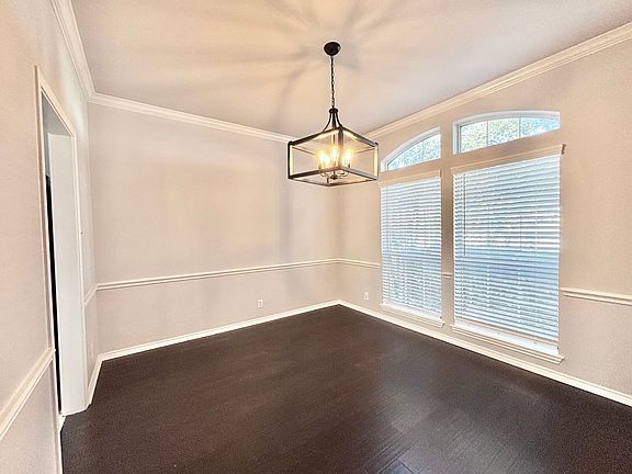 3rd image of 1326 Delmont Ct