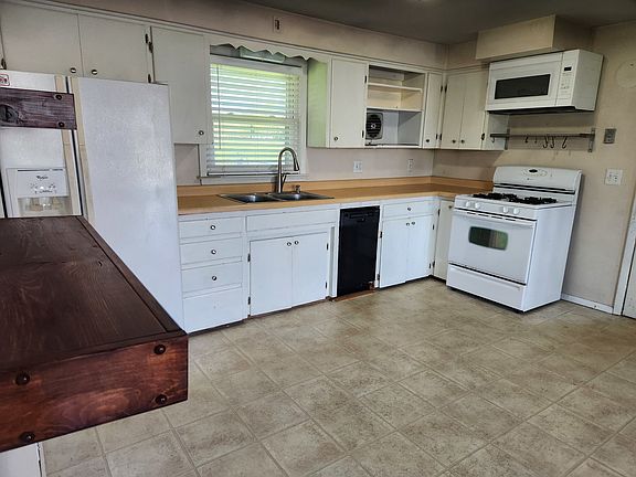 4th image of 321 E Country Ct