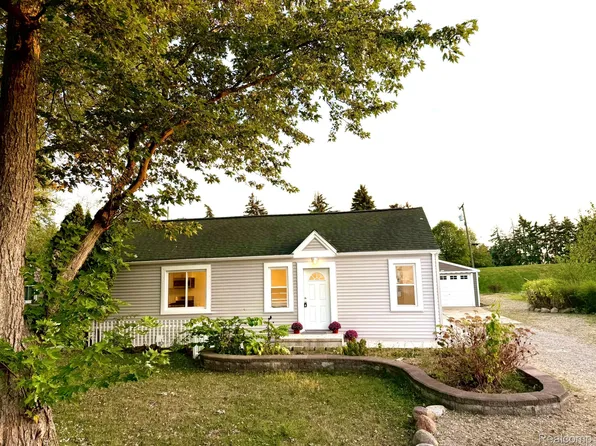 2028 Isabell Dr, Troy, MI 48083