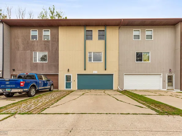 317 6th St NW, West Fargo, ND 58078