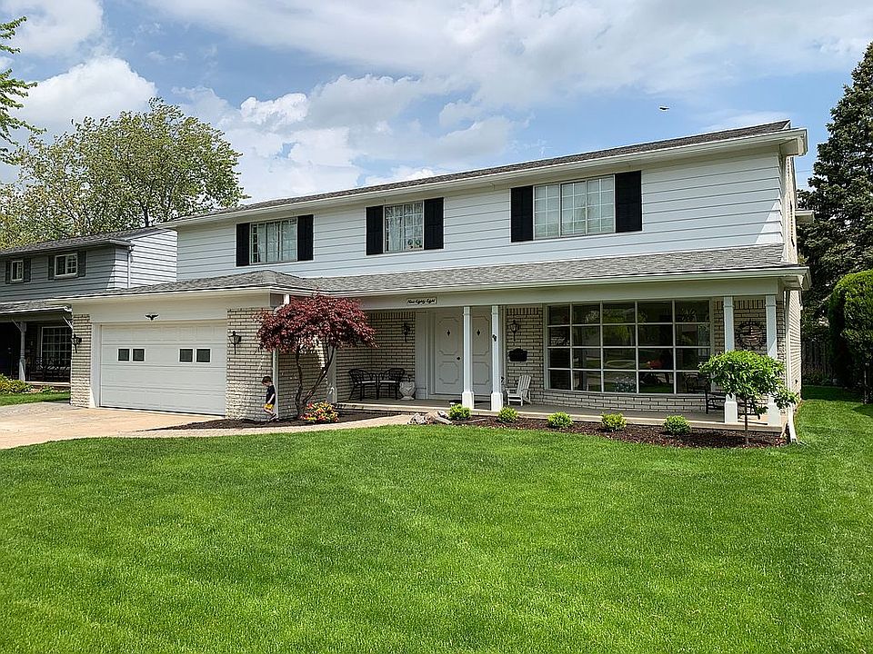 2nd image of 988 Woods Ln
