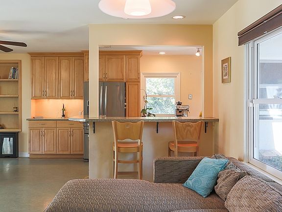 5th image of 7433 Oak Park Ave