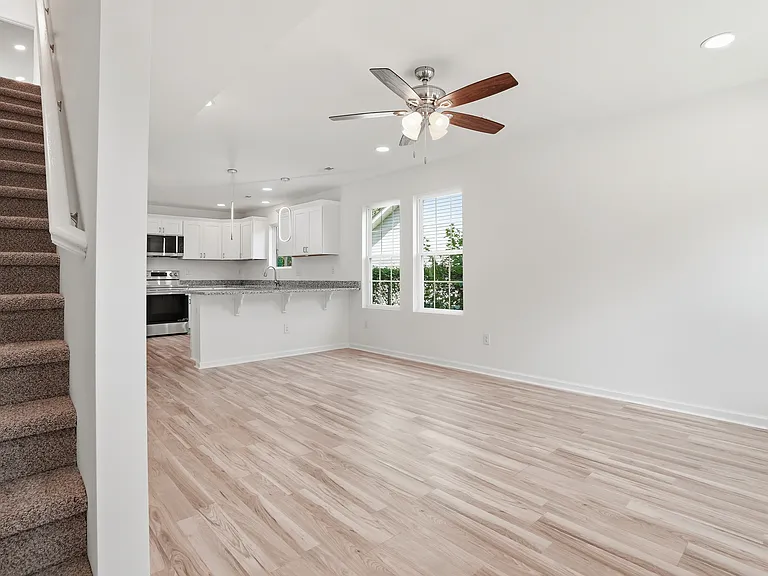 516 Singletary St SE — Photo 12