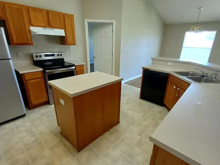 537 Batten Blvd — Photo 6