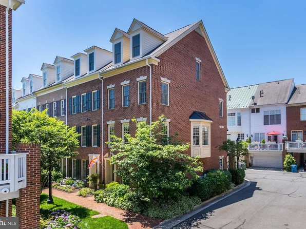 1221 Roundhouse La, Alexandria, VA 22314