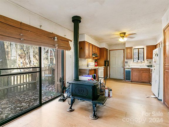 4th image of 375 W Poplar Dr