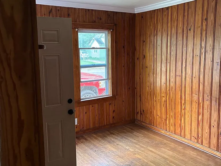 105 N Hatton Ave — Photo 2