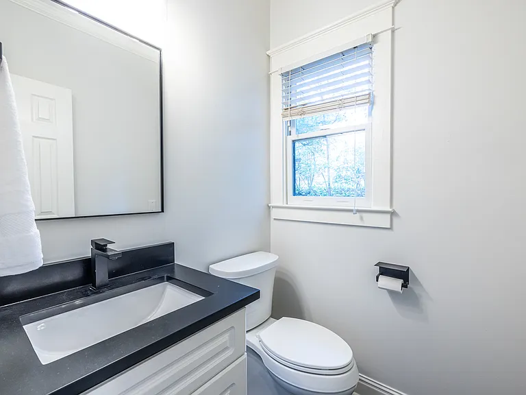 445 Loomis Ave SE — Photo 17