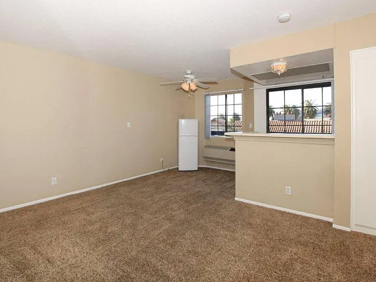 Savoy West Apartments — Photo 37