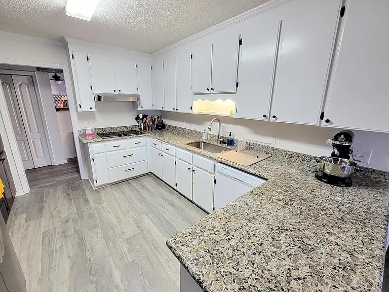 1913 Woodbridge Dr — Photo 7