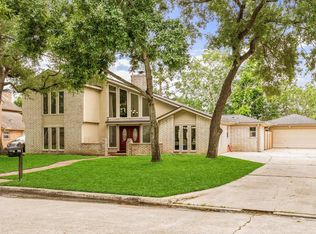 11607 Leaning Pine Dr, Houston, TX 77070