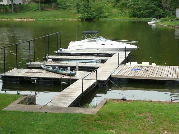 2nd image of 583 Red Oak Ln
