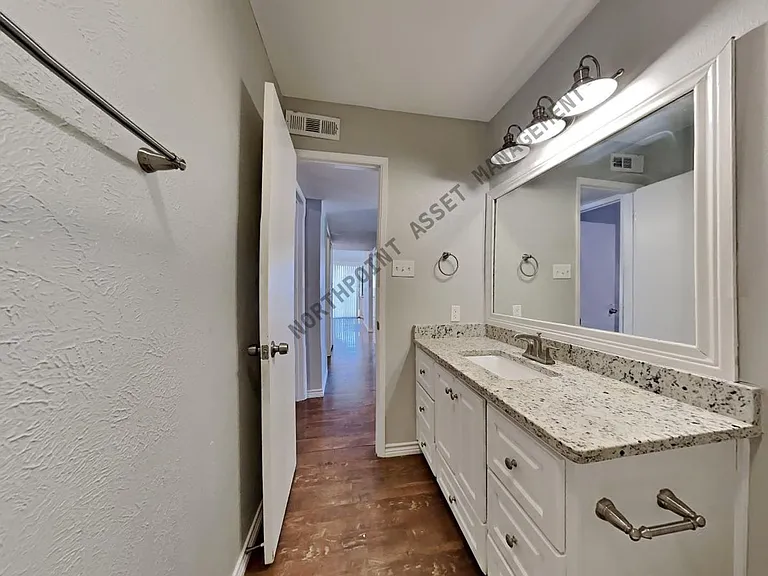 8825 Miami Dr — Photo 19