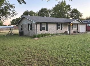 408 Cedar St, Hennessey, OK 73742