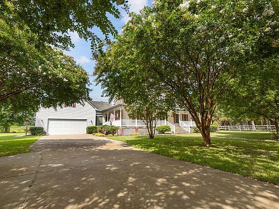 2nd image of 27098 Colosse Rd