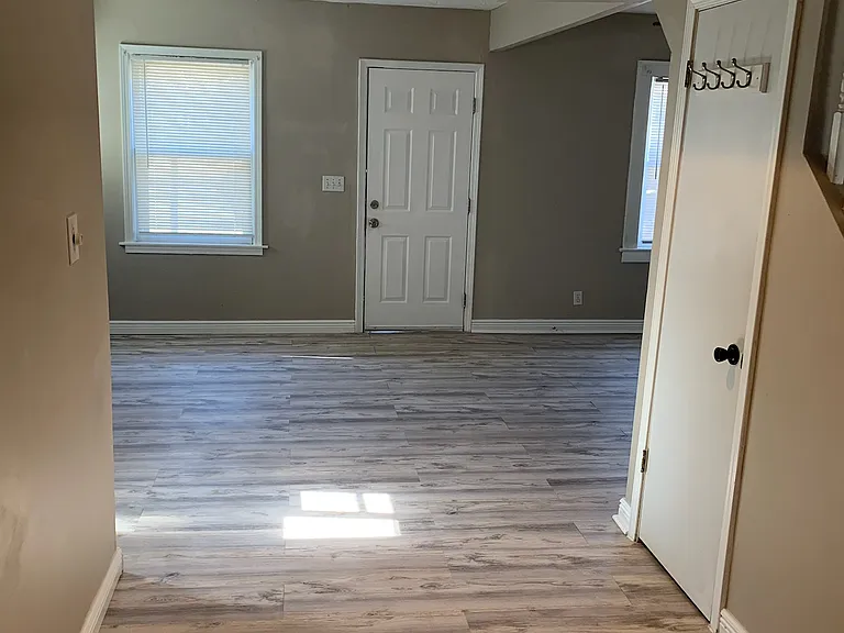 7635 Jefferson St — Photo 4