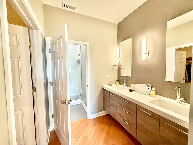 2027 W Division St #4 — Photo 11