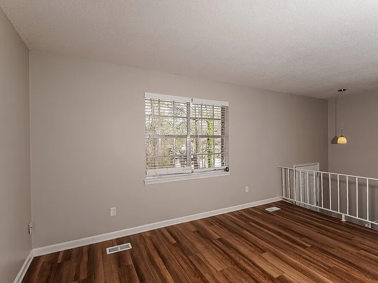 1920 Croydon Cir — Photo 4