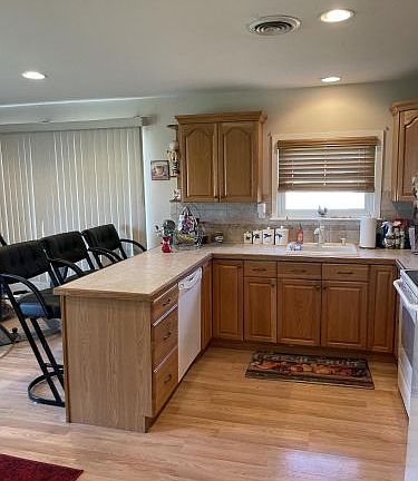 2nd image of 84 Bonaire Dr