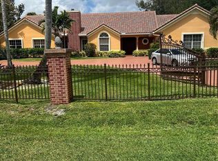 11301 SW 3rd St, Plantation, FL 33325