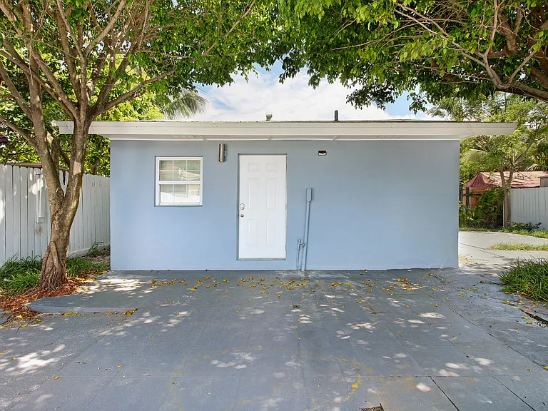 1352 NW 32nd St — Photo 12