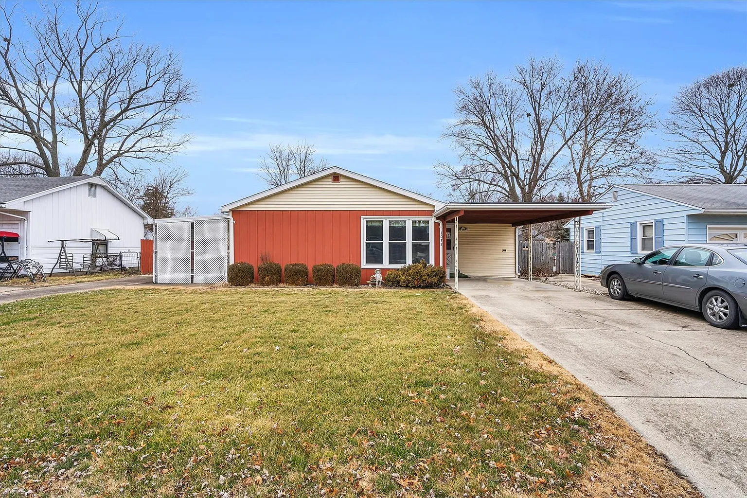 1037 Englewood Dr photo 1