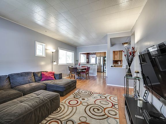 2nd image of 194 E Utopia Ave