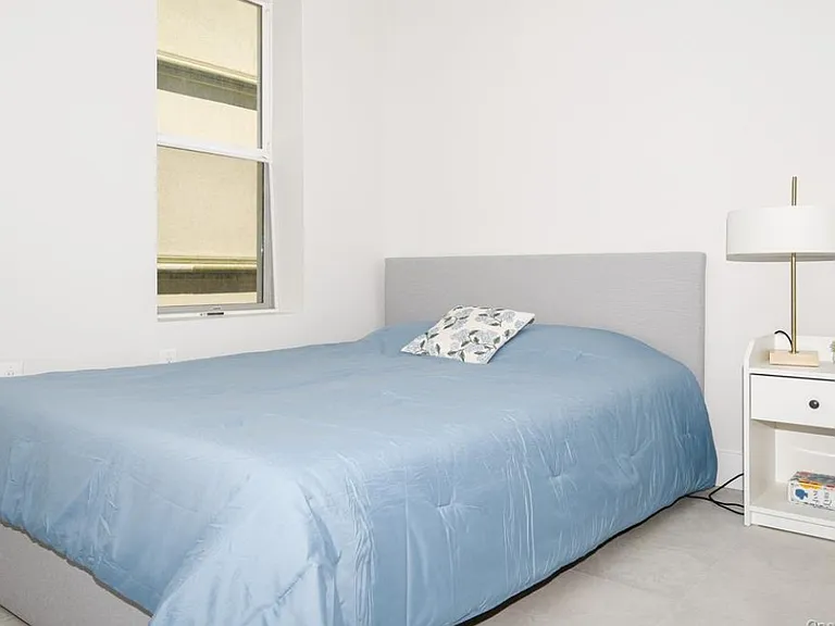 315 West Broadway — Photo 76
