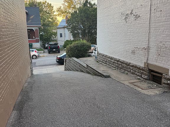 4th image of 2372 Wheeler St