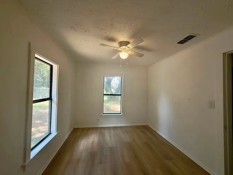 1603 E Main St — Photo 21