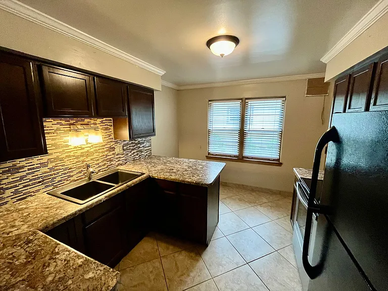 5169 N Hollywood Ave — Photo 4