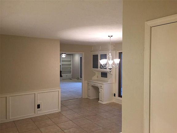 4th image of 4000 Karen Dr