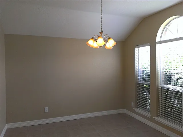 7504 Wood Slope Dr — Photo 6