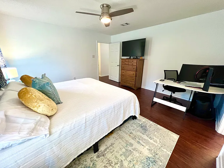 229 Howard Cir — Photo 11