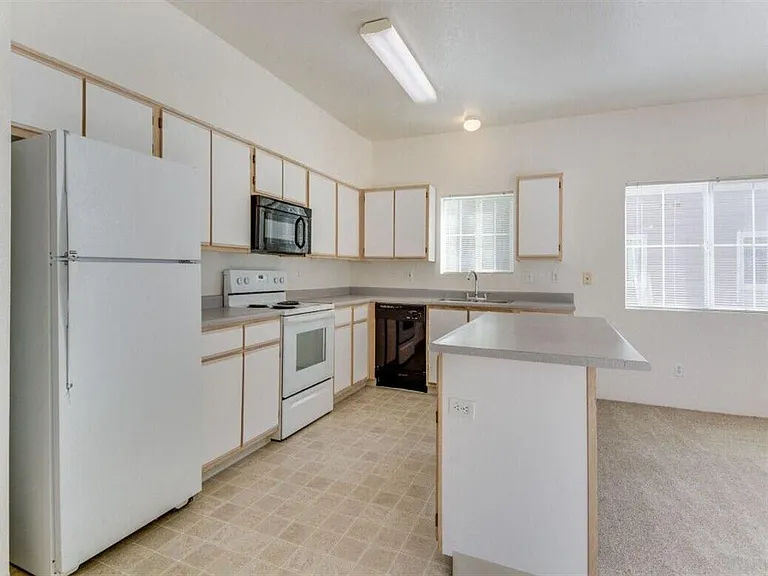 Chelsey Lane Apartments — Photo 9