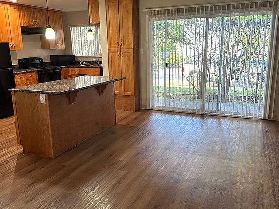 2nd image of 1698 Ontario Dr #3